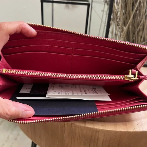 Prada Pink Women's Wallet
PRICED TO SELL - Picture 3 of 7